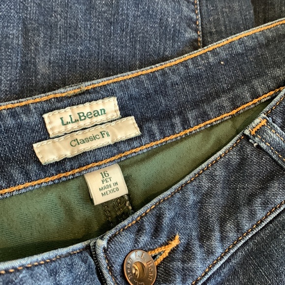 L.L. Bean classic fit fleece lined jeans 16 petite - Picture 2 of 6